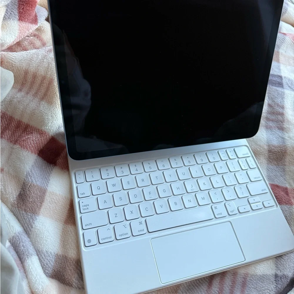 Apple iPad Air - Elegant Blue Finish